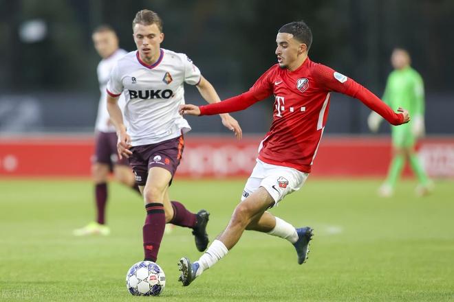 顿更偏向于 顿更偏向于